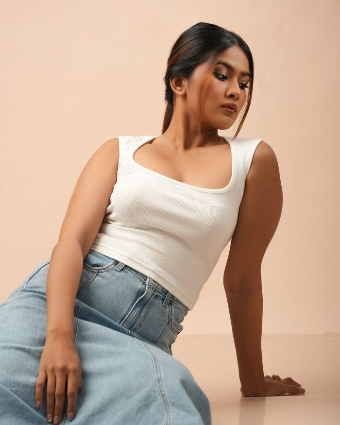 Serene Curve Neckline top – White